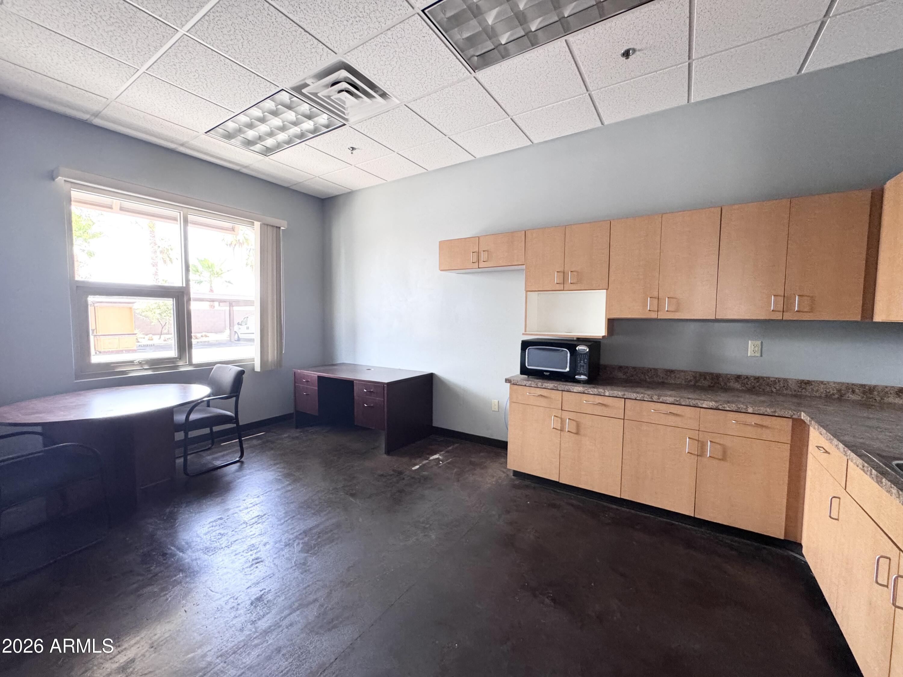 5425 E BELL Road 140