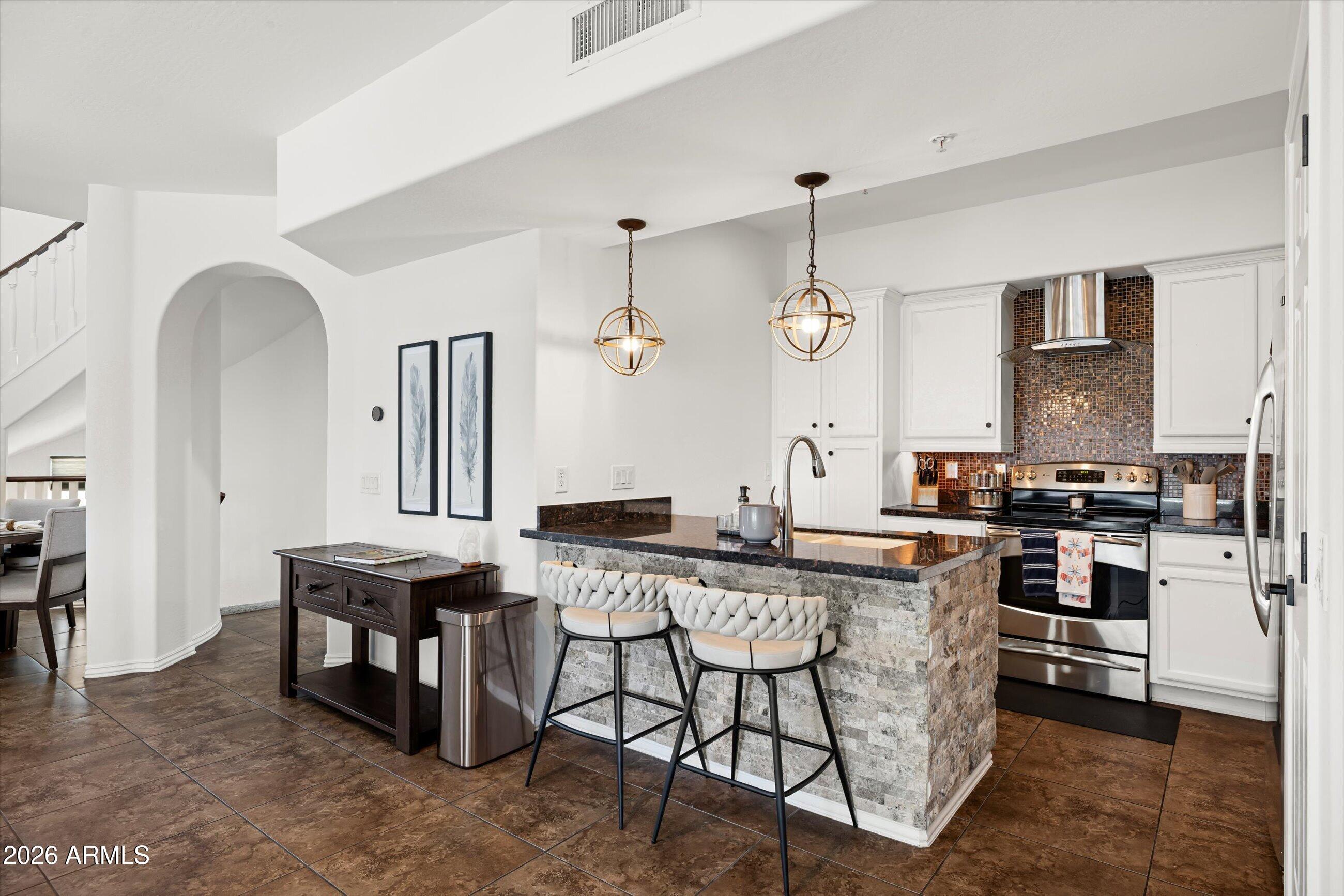 3935 E ROUGH RIDER Road 1252