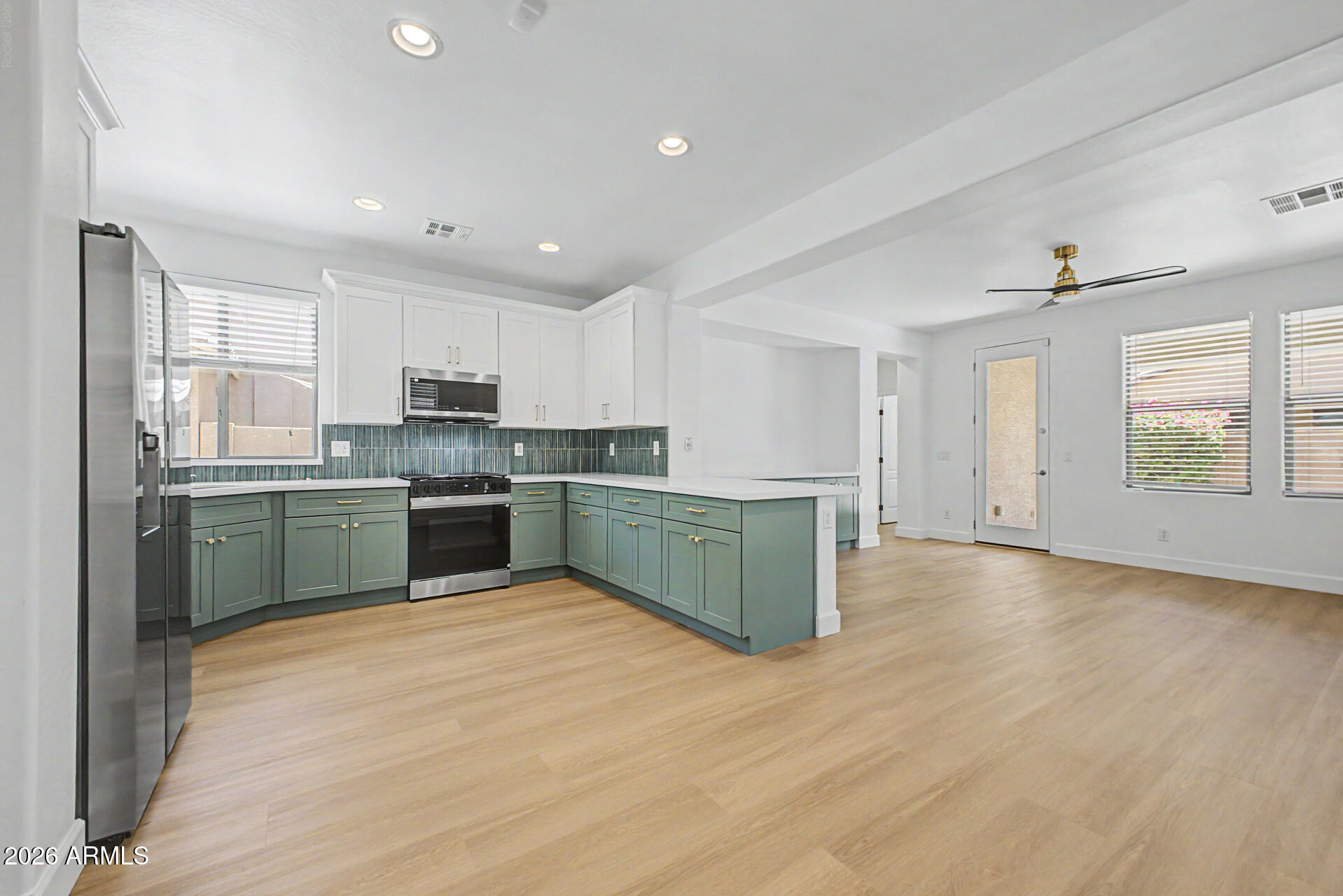 3317 E CARLA VISTA Drive