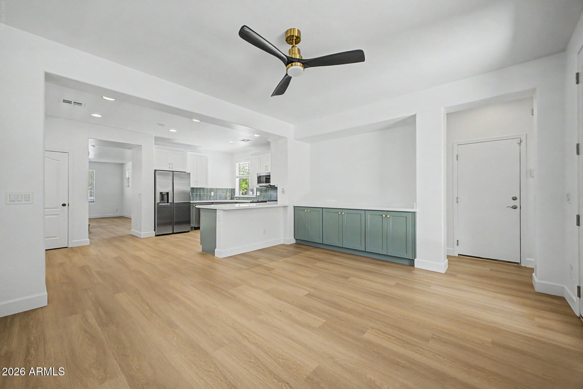 3317 E CARLA VISTA Drive