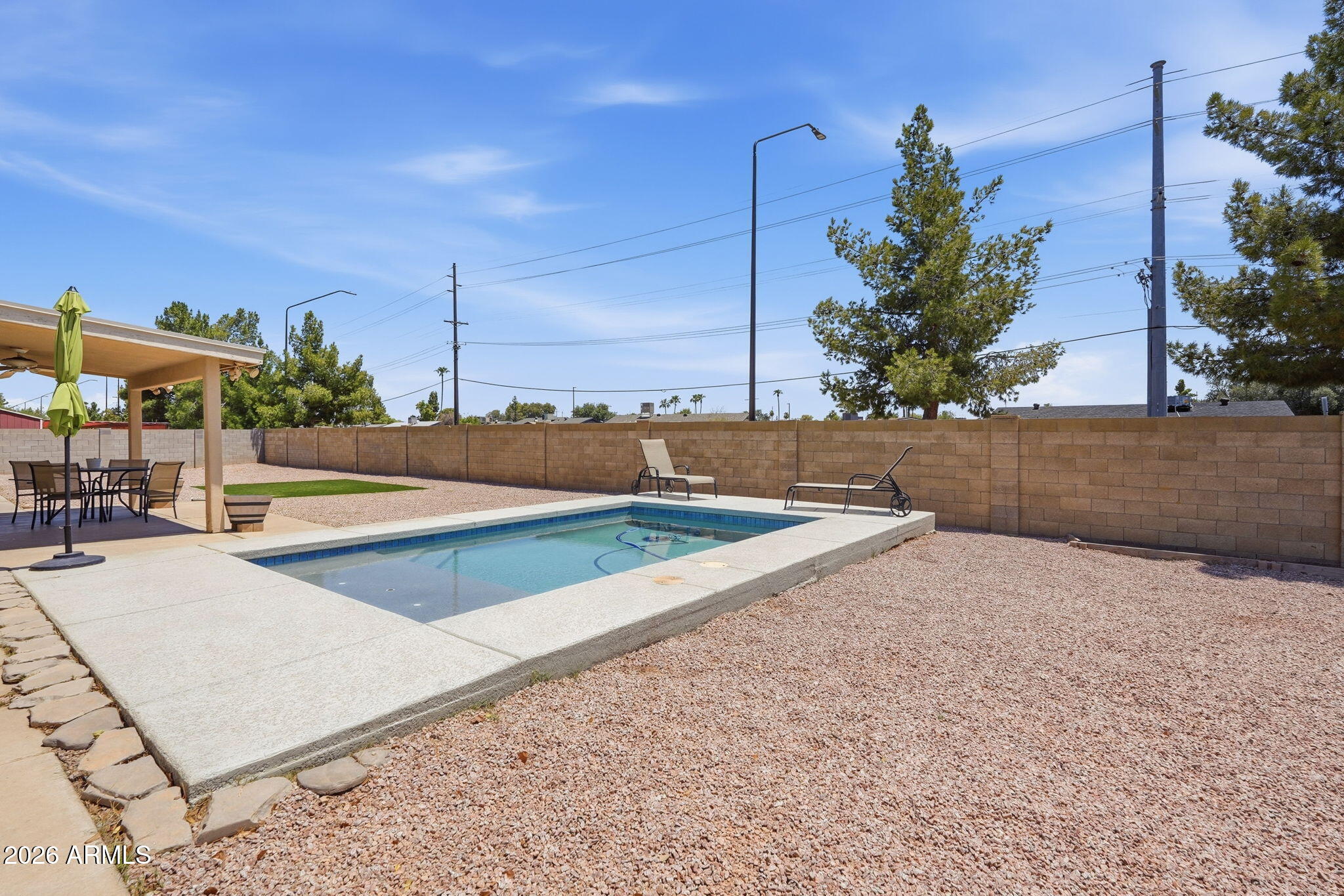 810 N PINE Court