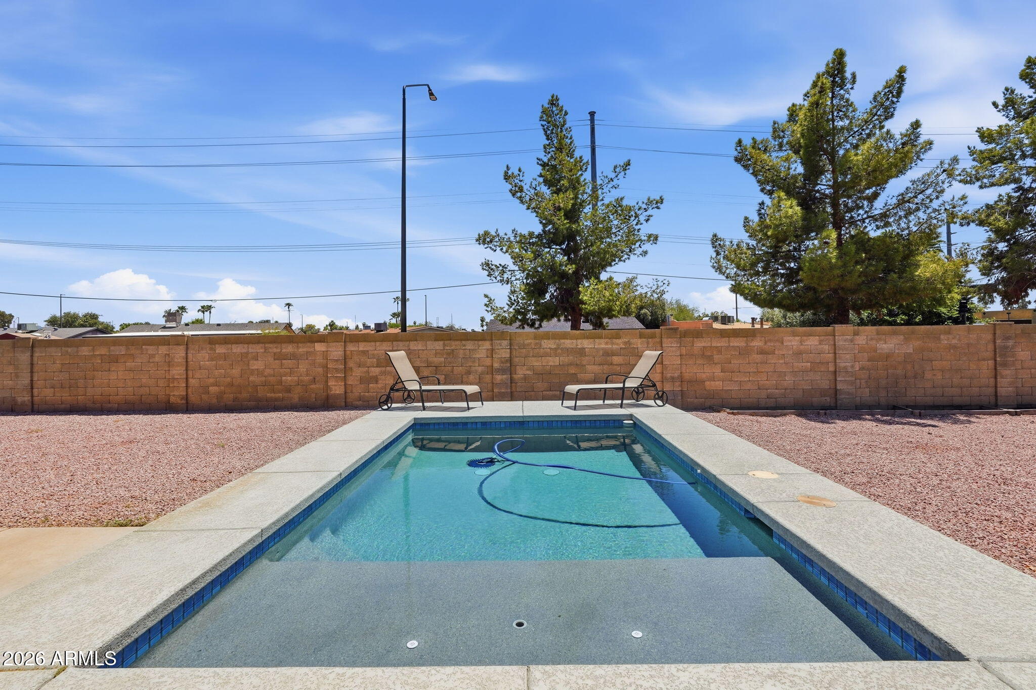 810 N PINE Court