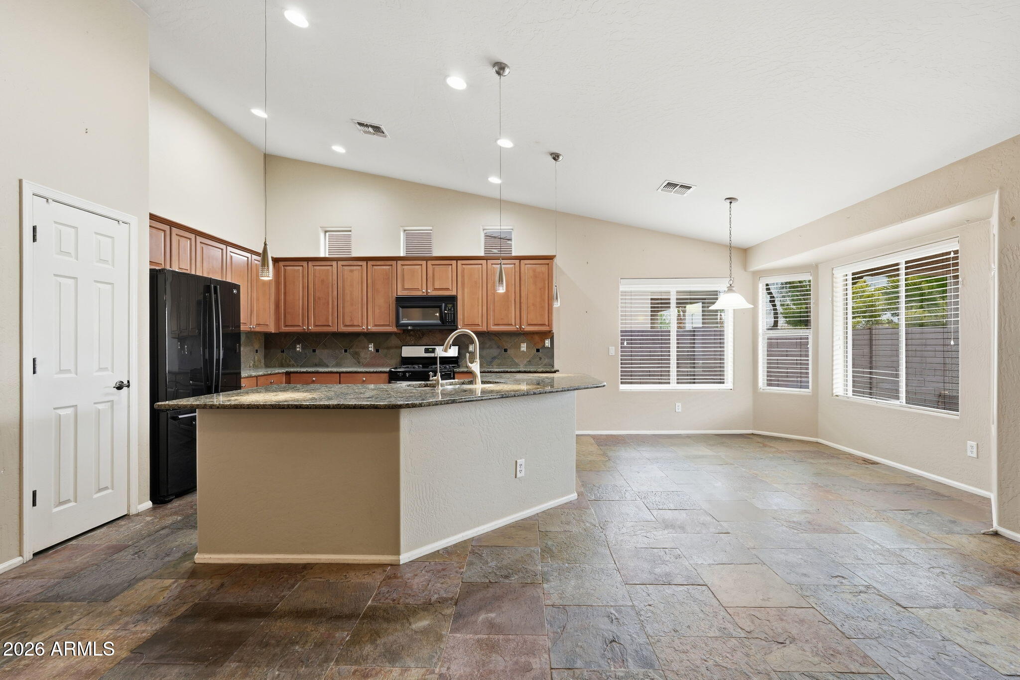 3562 E RED OAK Lane