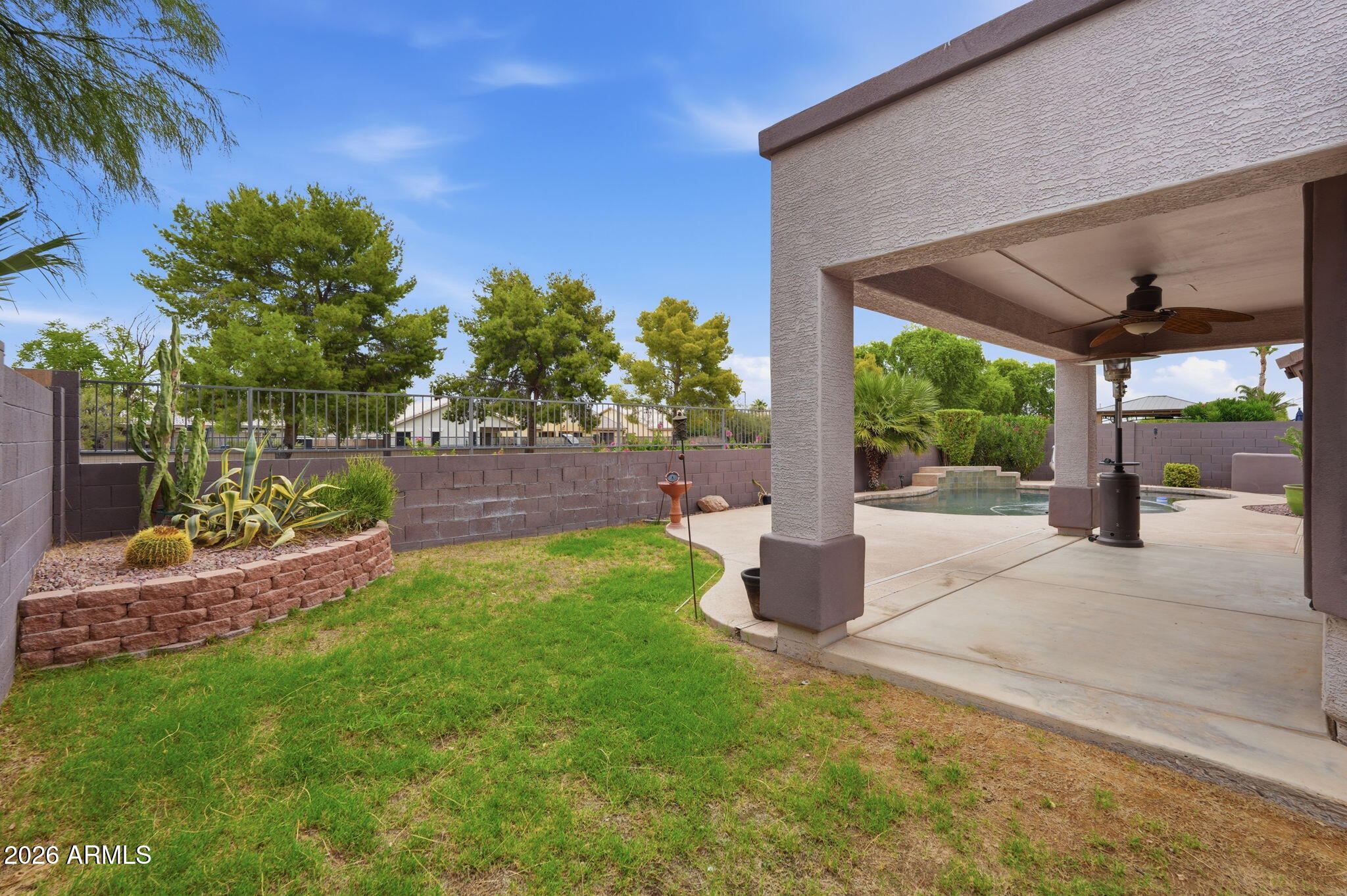 3562 E RED OAK Lane