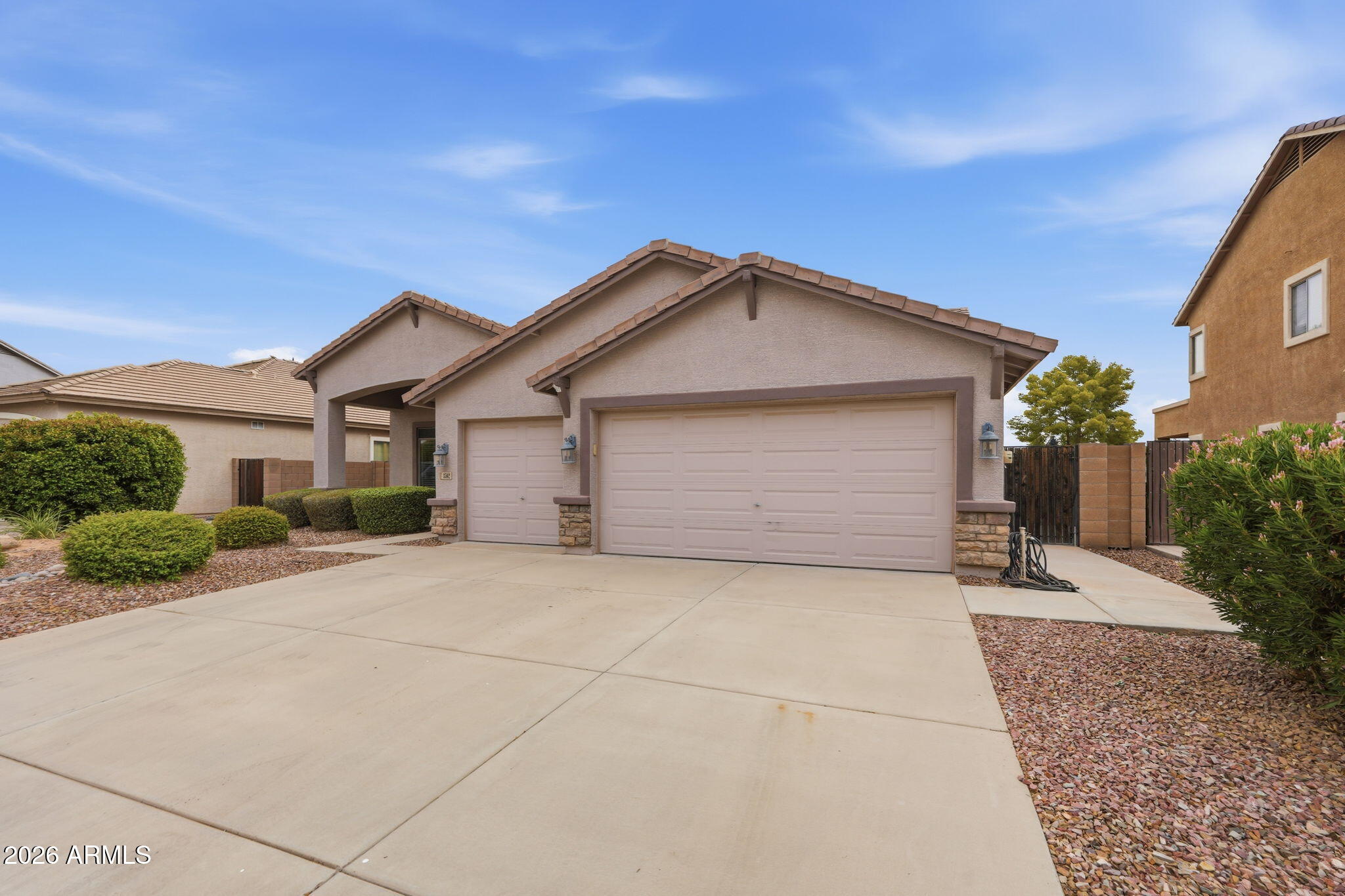 3562 E RED OAK Lane
