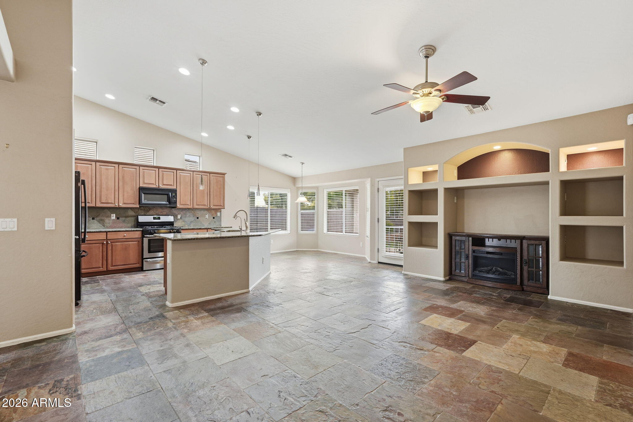 3562 E RED OAK Lane