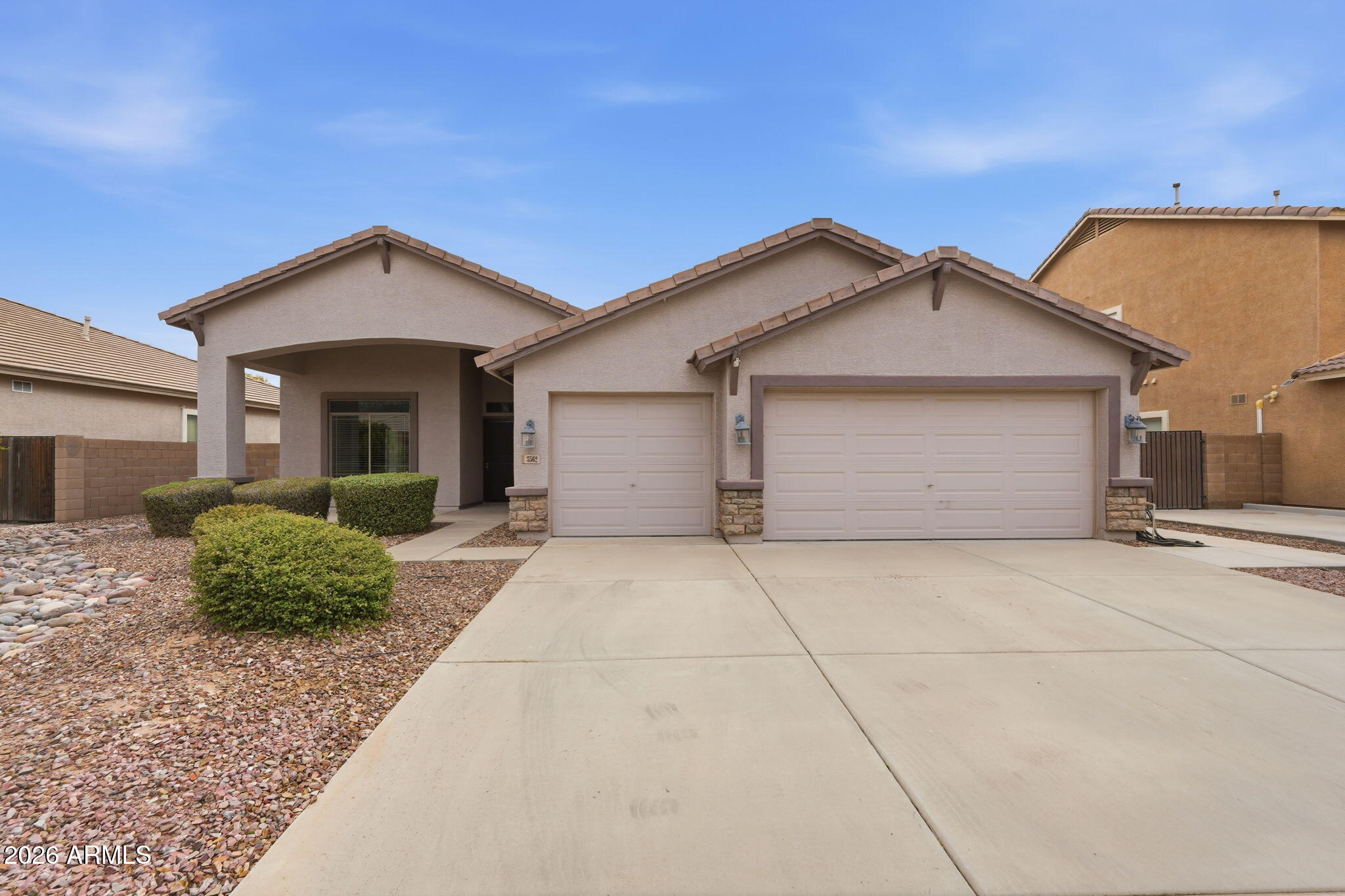 3562 E RED OAK Lane