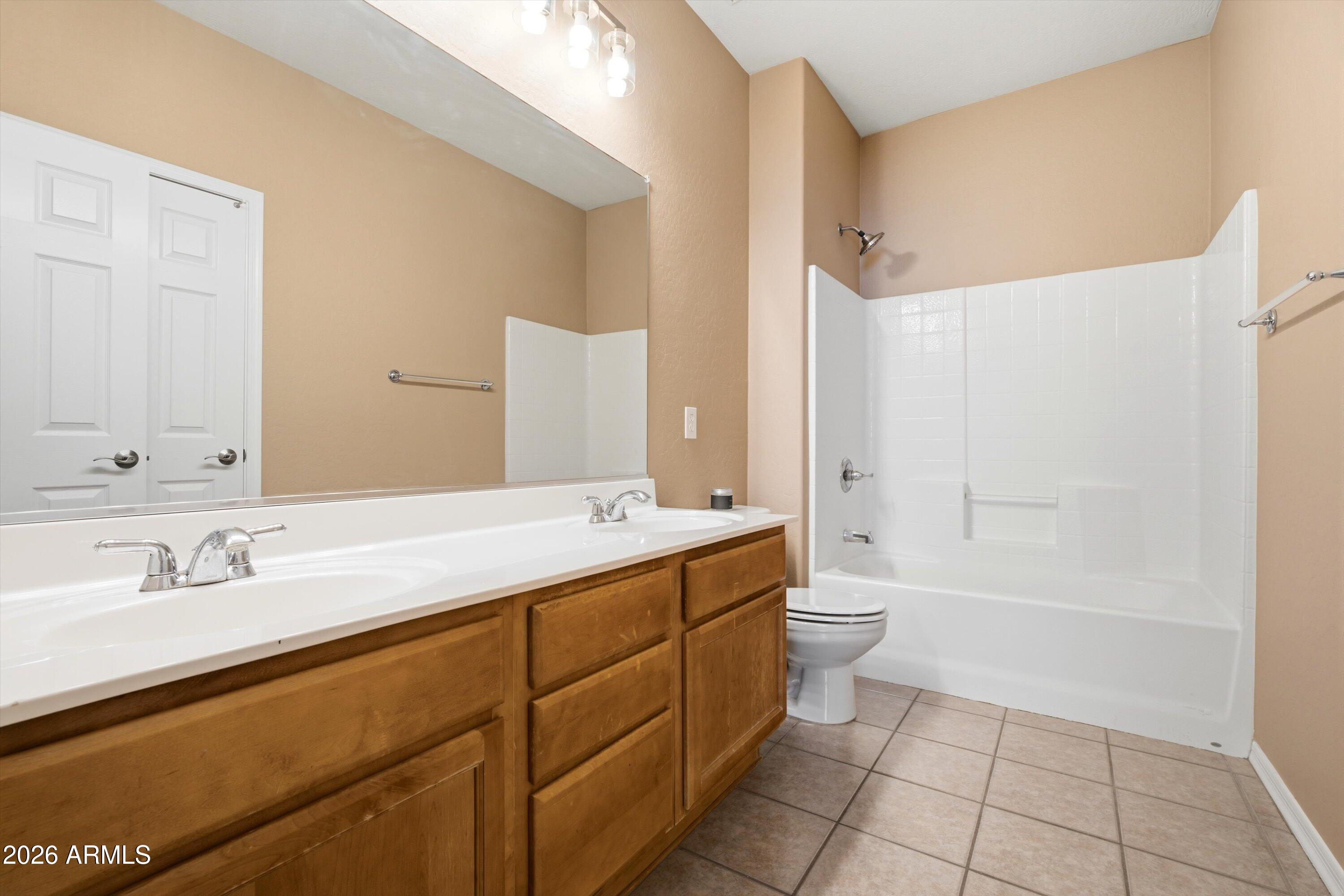3097 E RAVEN Court