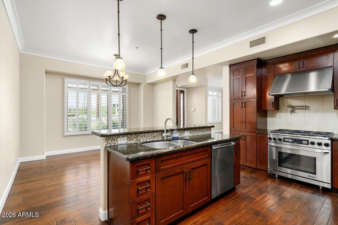 4931 N WOODMERE FAIRWAY 1005