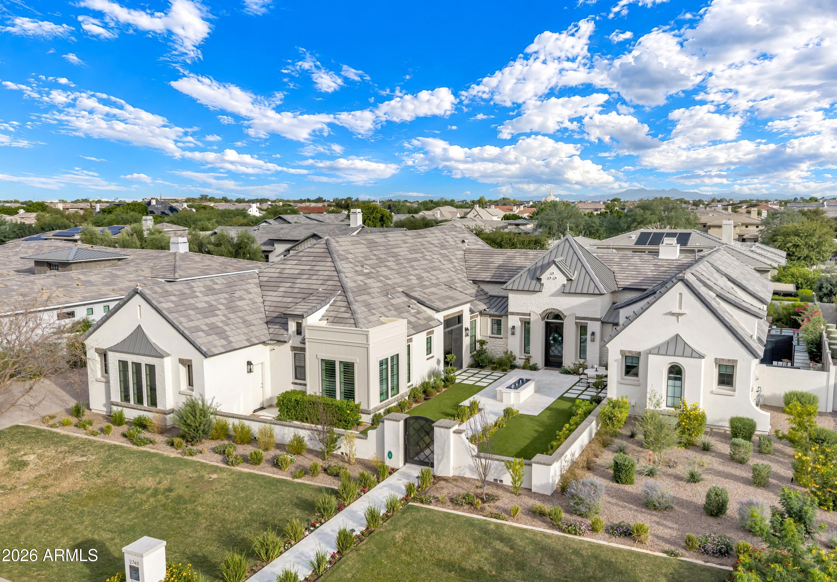 2748 E HUMMINGBIRD Way