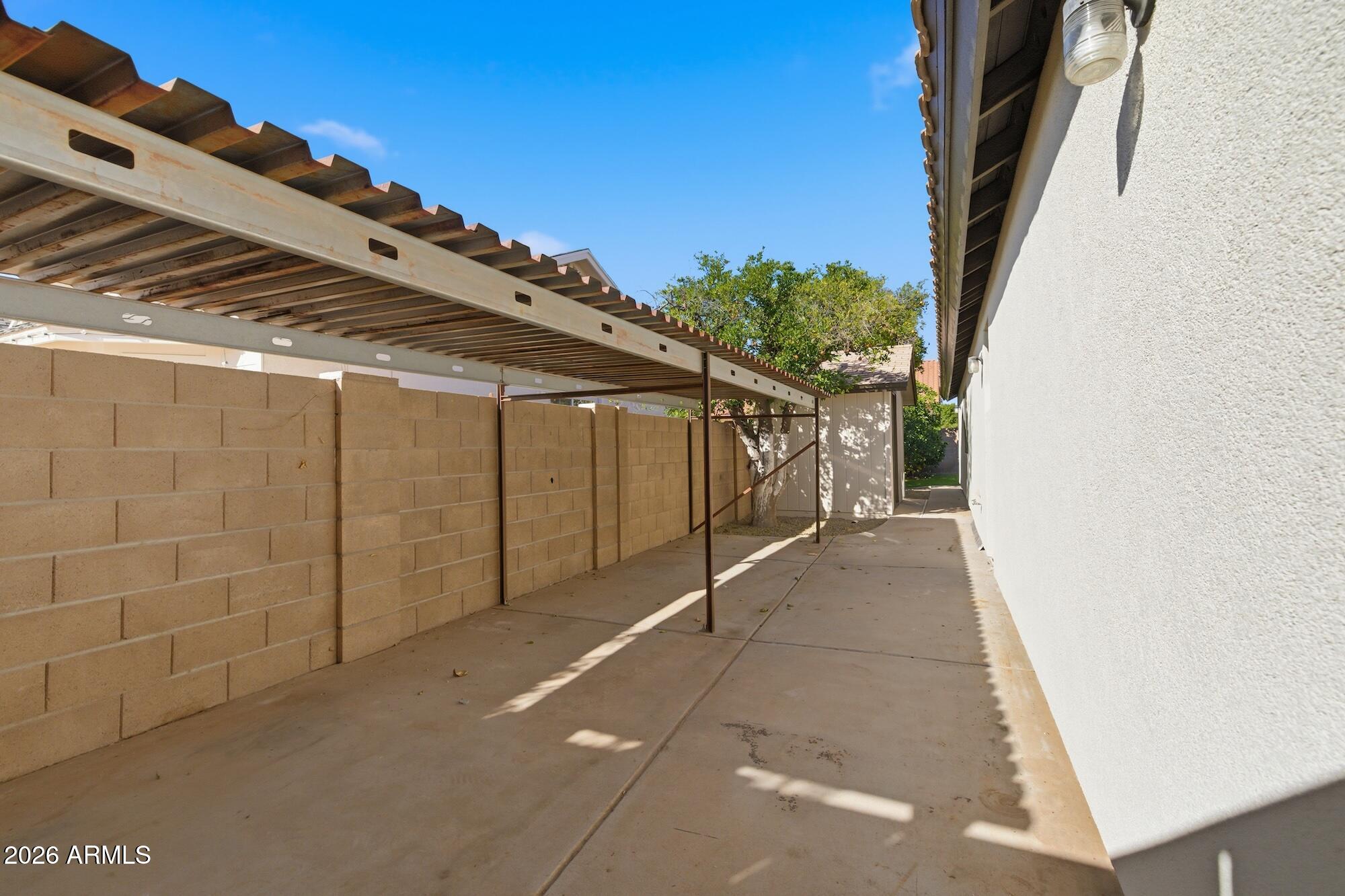 2112 E LAUREL Street