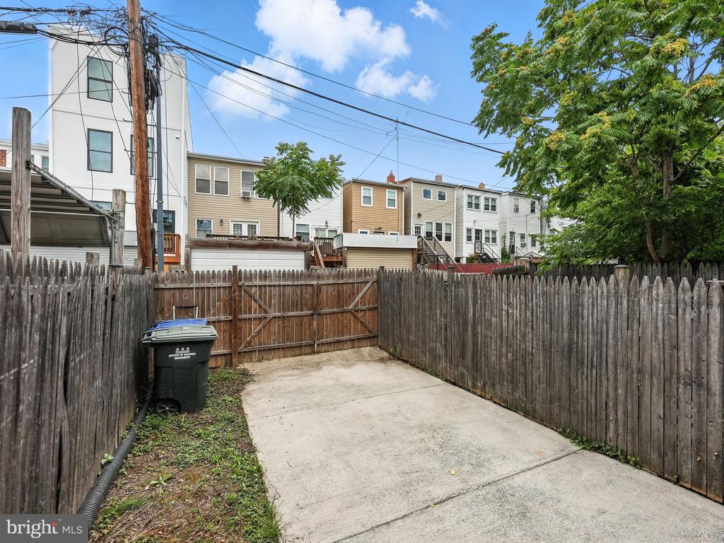 1926 BENNETT PLACE NE