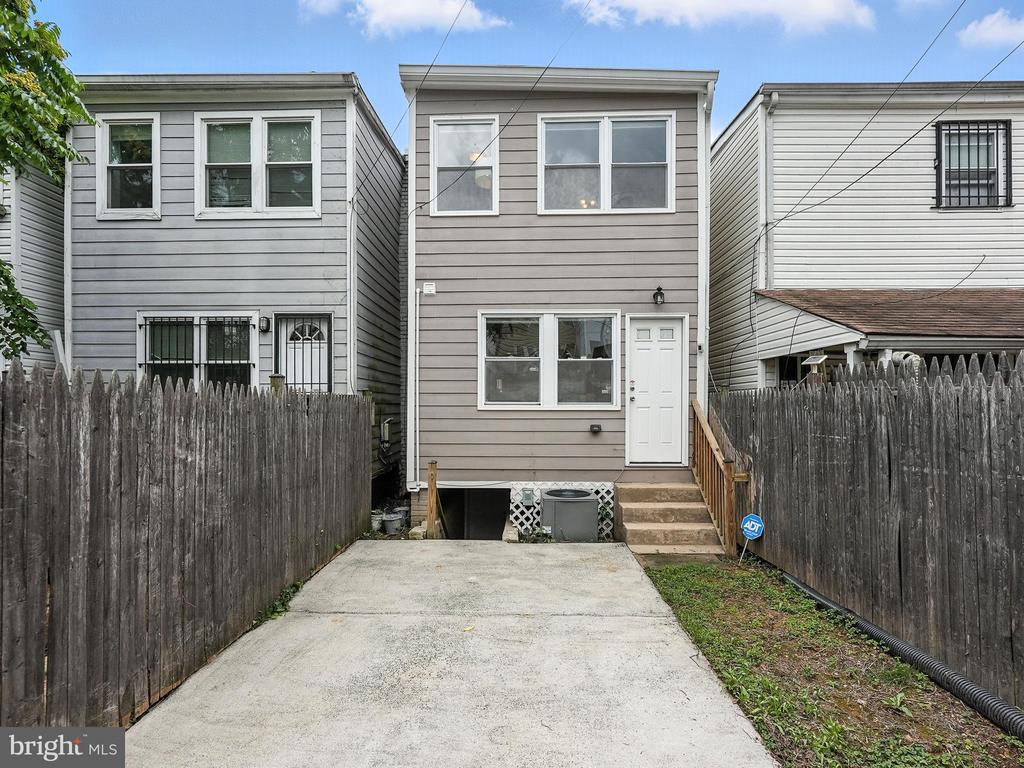 1926 BENNETT PLACE NE