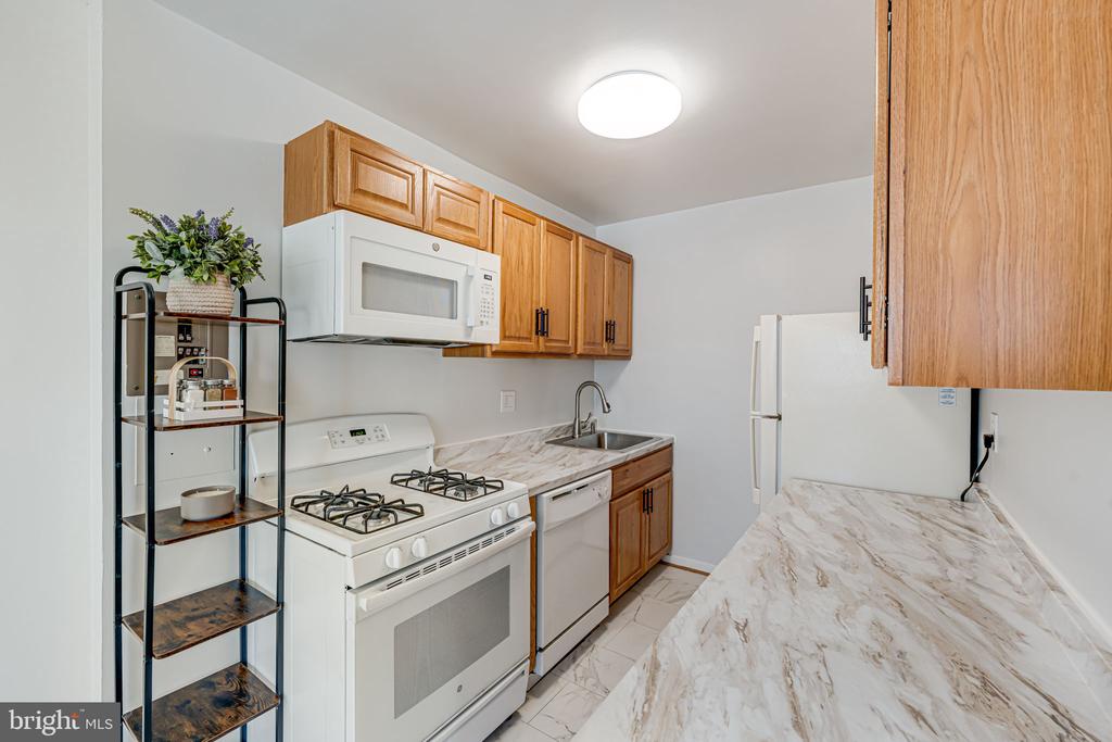 1200 S ARLINGTON RIDGE ROAD Unit: 714