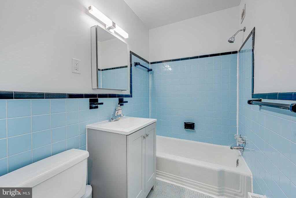 1200 S ARLINGTON RIDGE ROAD Unit: 714