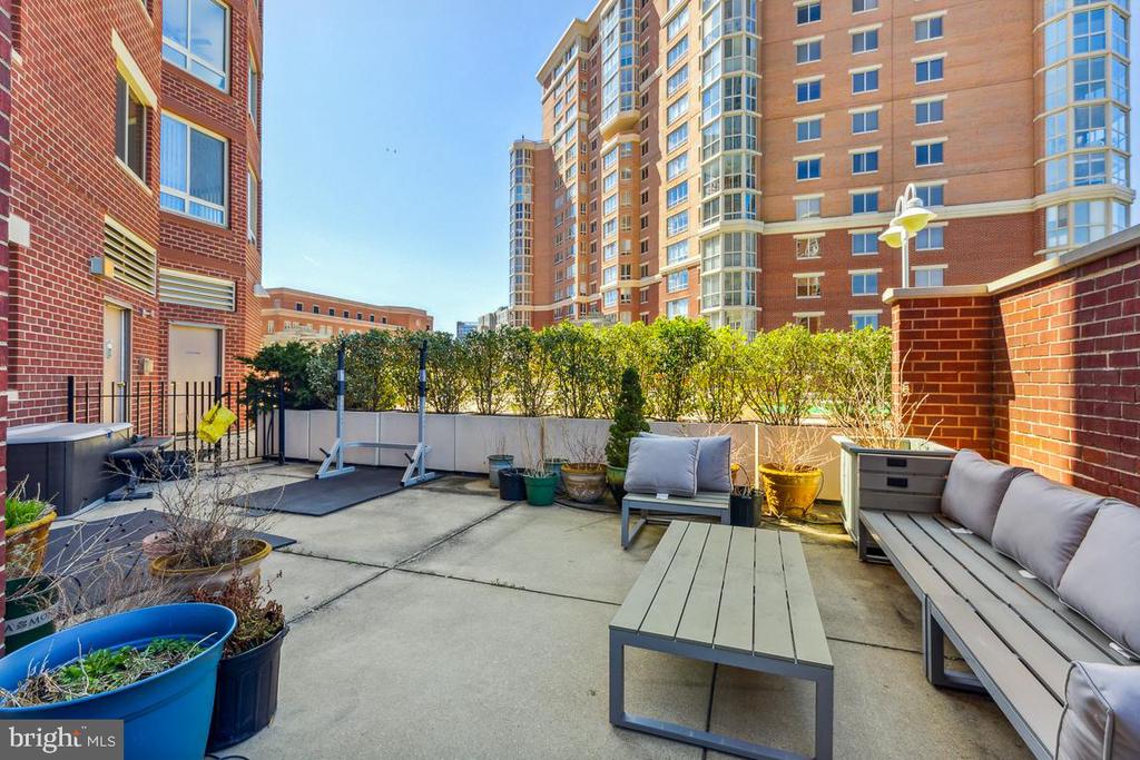 2151 JAMIESON AVENUE Unit: 402