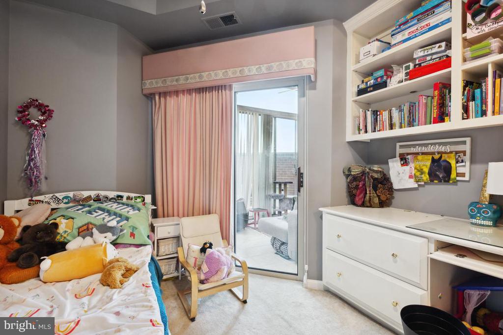 2151 JAMIESON AVENUE Unit: 402