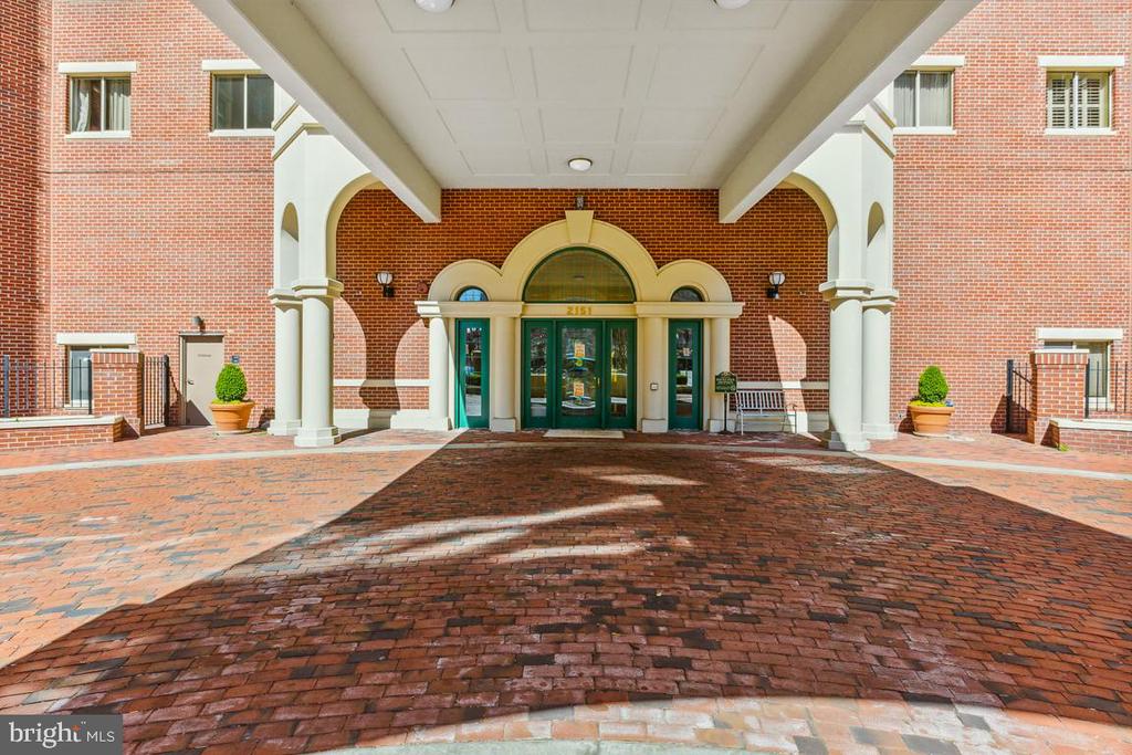 2151 JAMIESON AVENUE Unit: 402
