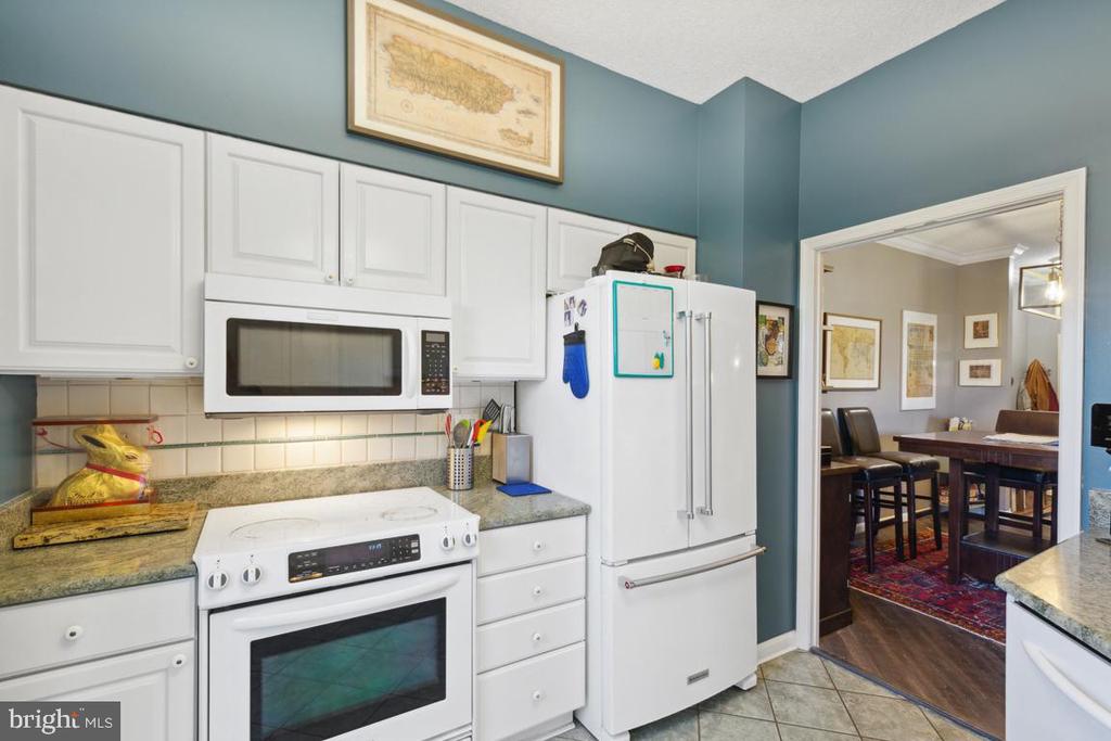 2151 JAMIESON AVENUE Unit: 402