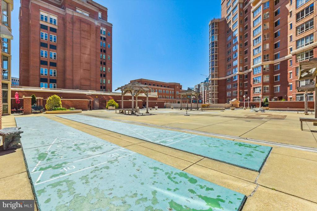 2151 JAMIESON AVENUE Unit: 402