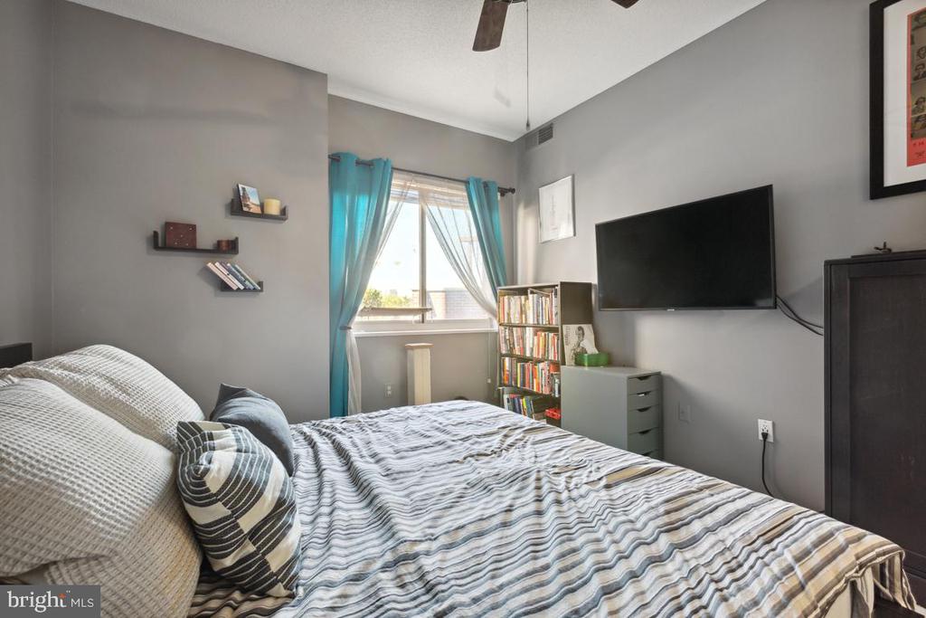 2151 JAMIESON AVENUE Unit: 402