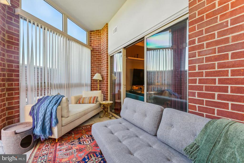 2151 JAMIESON AVENUE Unit: 402