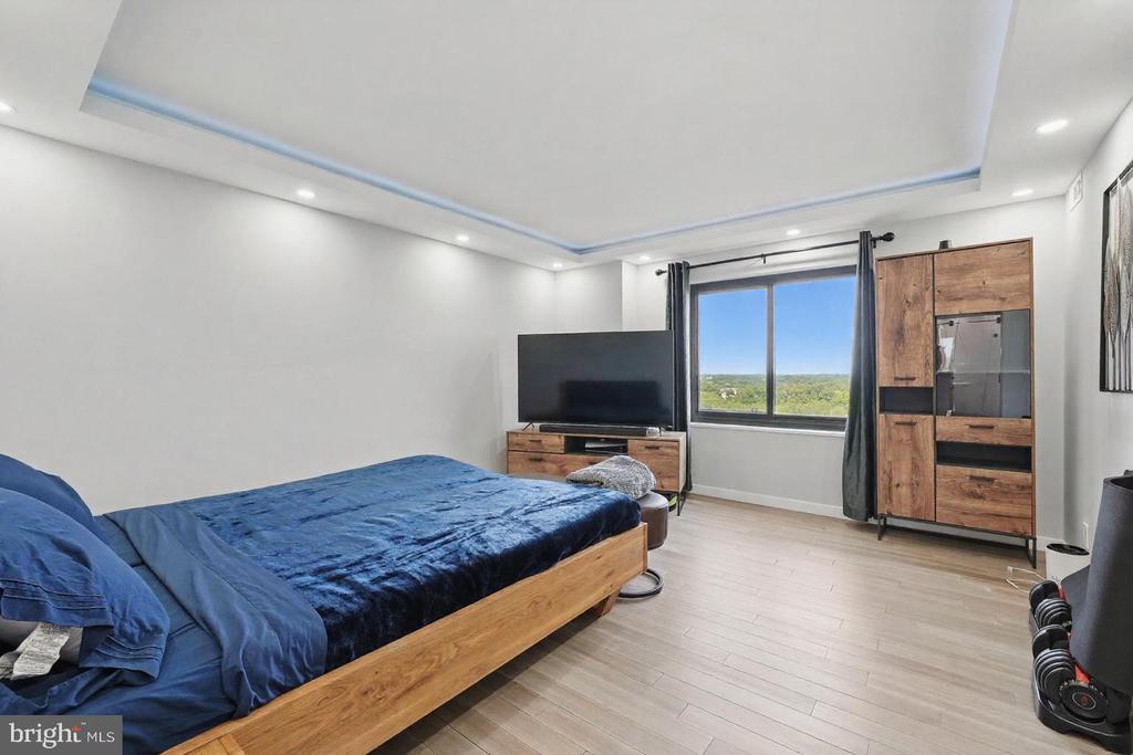 309 YOAKUM PARKWAY Unit: 1411