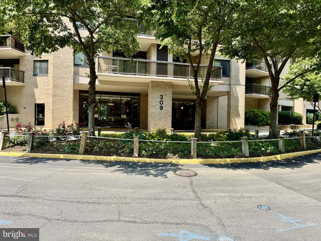309 YOAKUM PARKWAY Unit: 1411