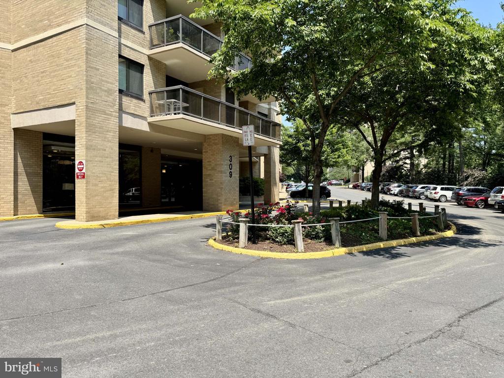 309 YOAKUM PARKWAY Unit: 1411
