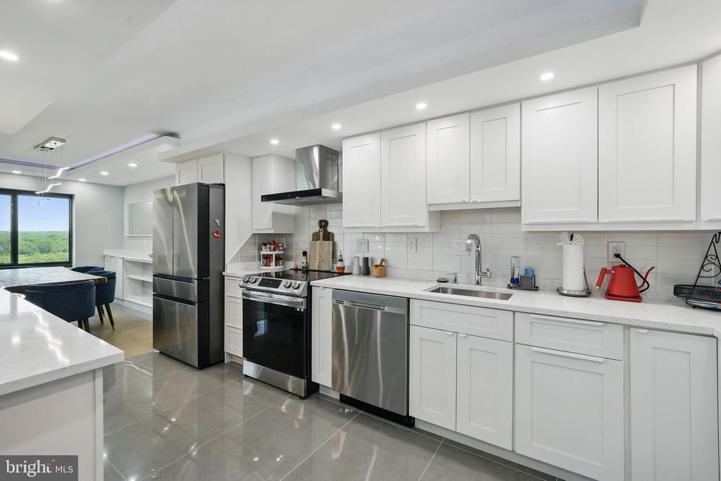 309 YOAKUM PARKWAY Unit: 1411