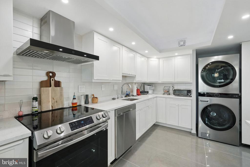 309 YOAKUM PARKWAY Unit: 1411