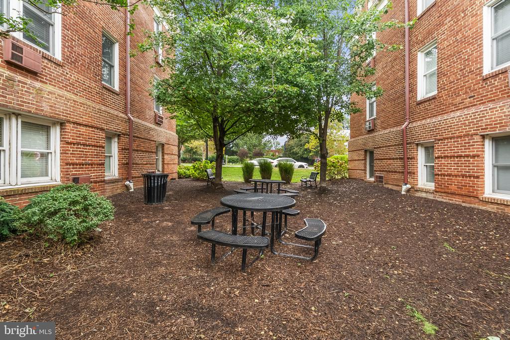 922 S WASHINGTON STREET Unit: 102