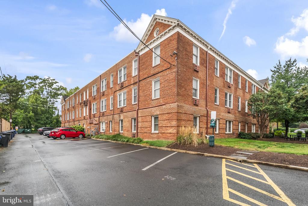 922 S WASHINGTON STREET Unit: 102
