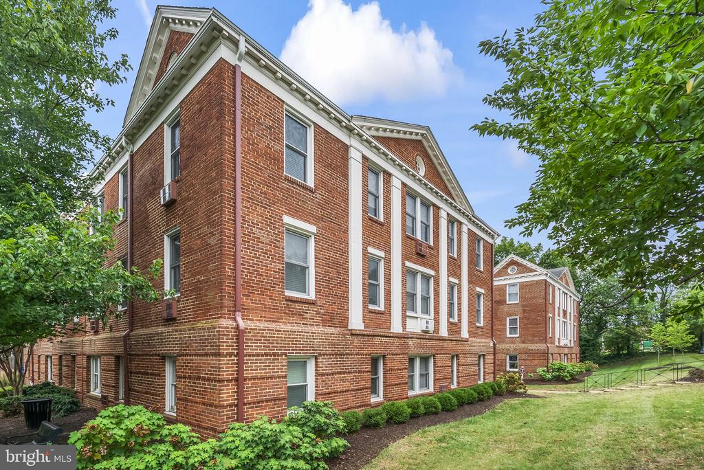 922 S WASHINGTON STREET Unit: 102