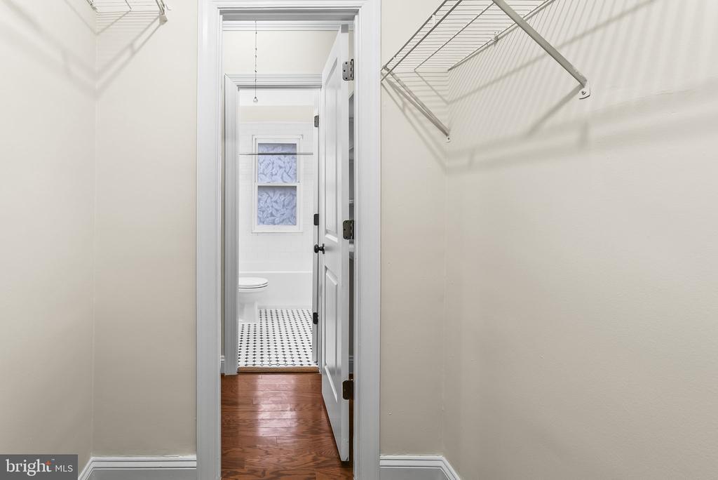 922 S WASHINGTON STREET Unit: 102