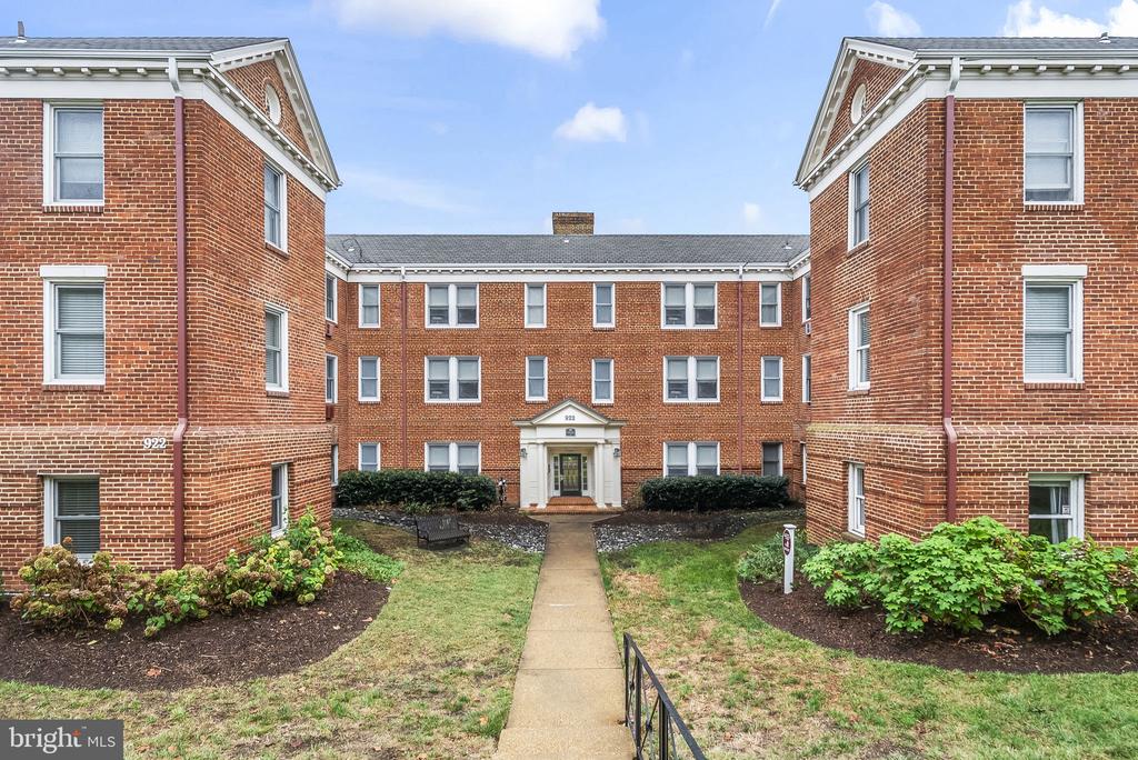 922 S WASHINGTON STREET Unit: 102