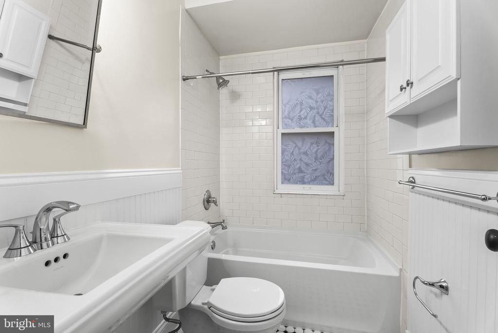 922 S WASHINGTON STREET Unit: 102
