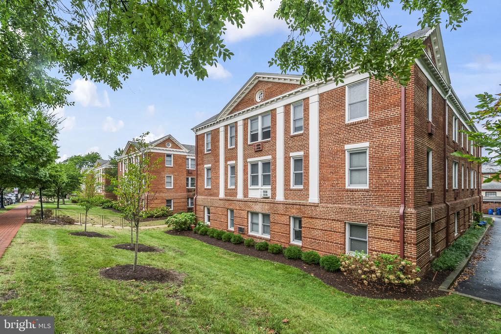 922 S WASHINGTON STREET Unit: 102