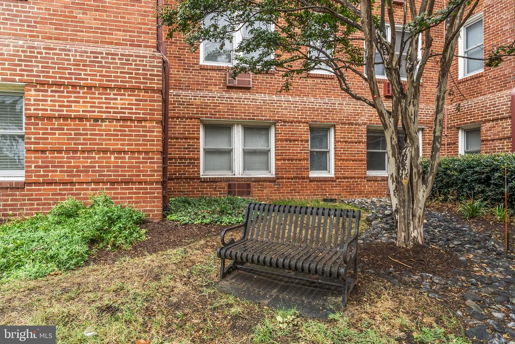 922 S WASHINGTON STREET Unit: 102