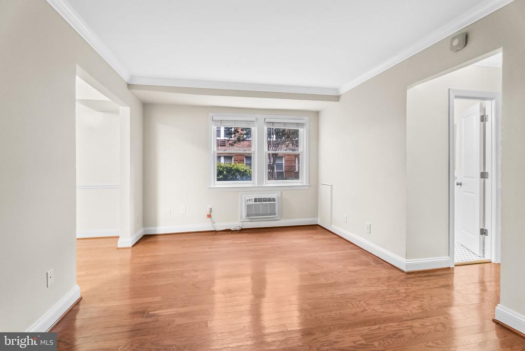 922 S WASHINGTON STREET Unit: 102