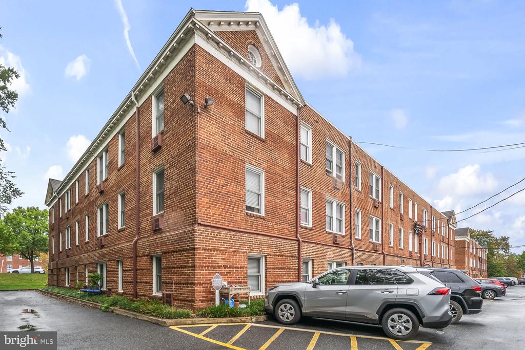 922 S WASHINGTON STREET Unit: 102