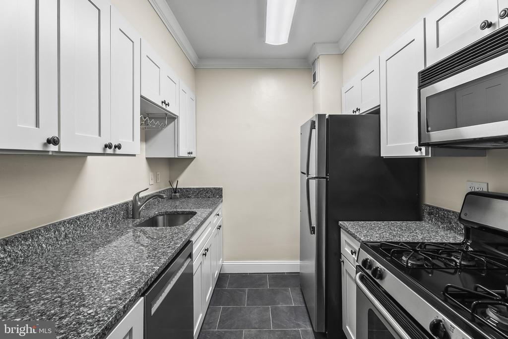 922 S WASHINGTON STREET Unit: 102