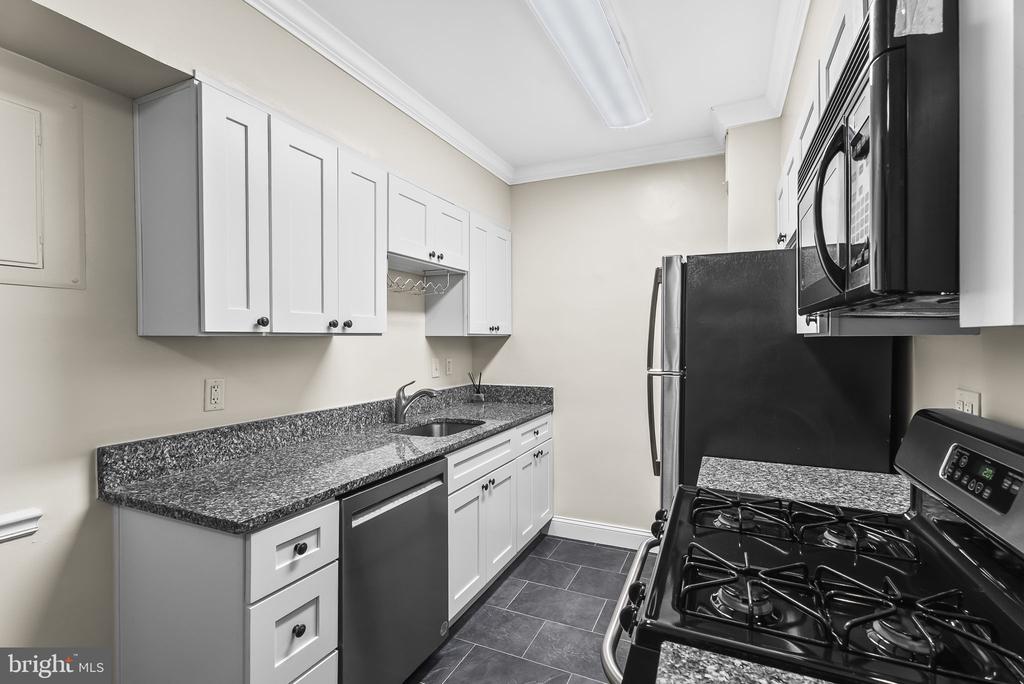 922 S WASHINGTON STREET Unit: 102