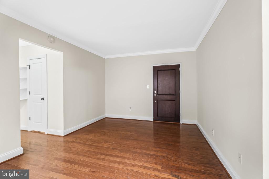 922 S WASHINGTON STREET Unit: 102