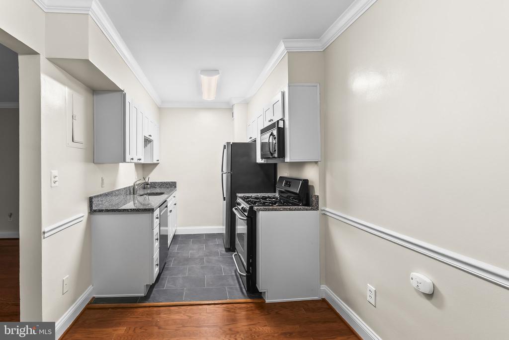 922 S WASHINGTON STREET Unit: 102