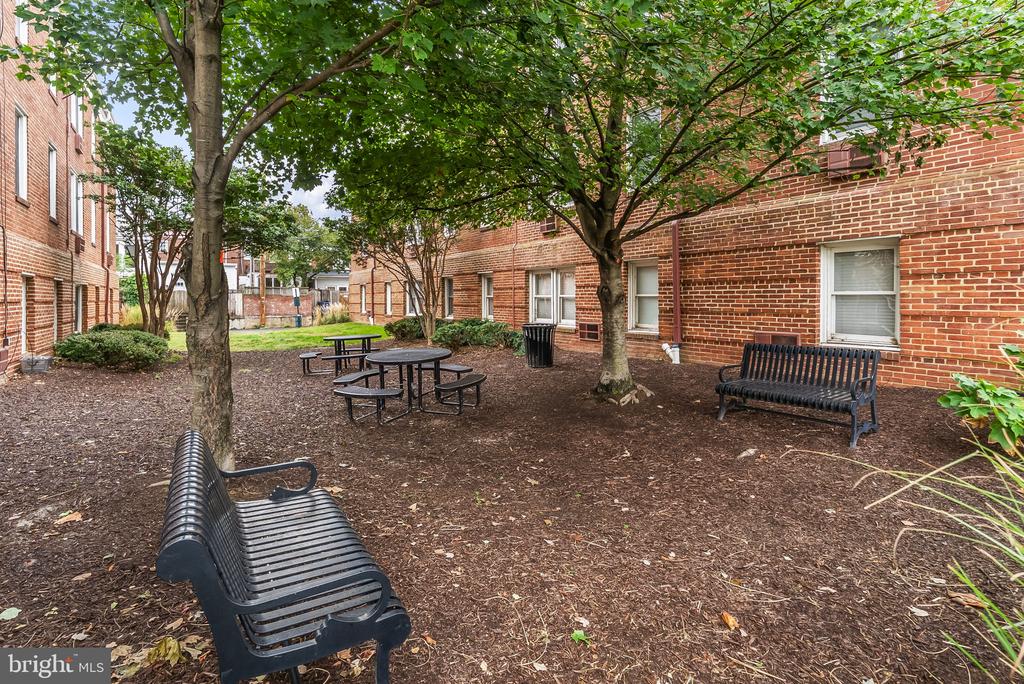 922 S WASHINGTON STREET Unit: 102