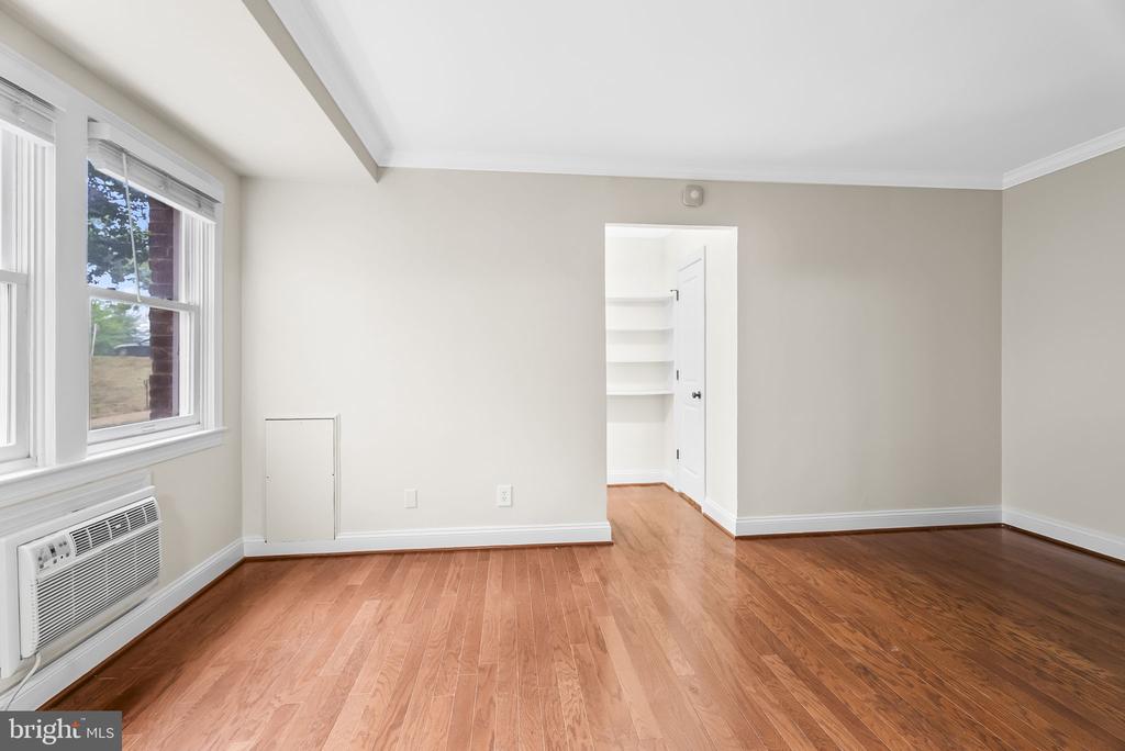 922 S WASHINGTON STREET Unit: 102
