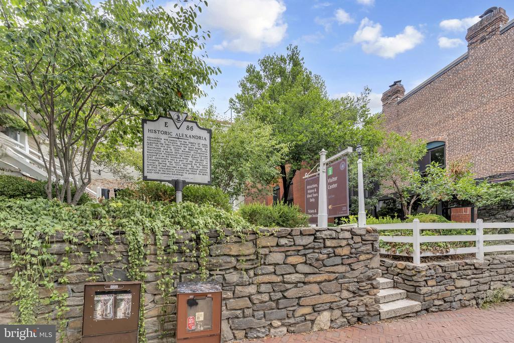 922 S WASHINGTON STREET Unit: 102