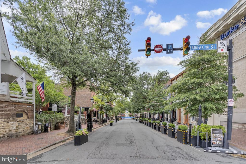 922 S WASHINGTON STREET Unit: 102