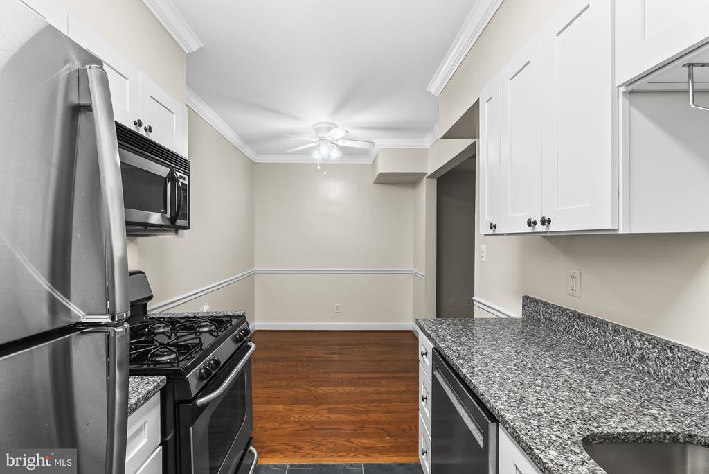 922 S WASHINGTON STREET Unit: 102